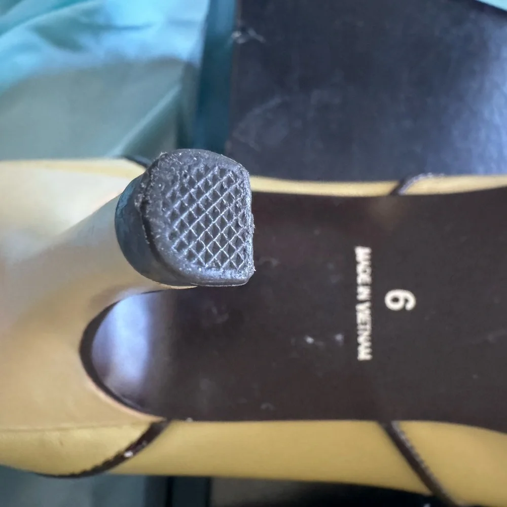 Yellow Classic Heels with Rounded Toe - Picture 5 of 7